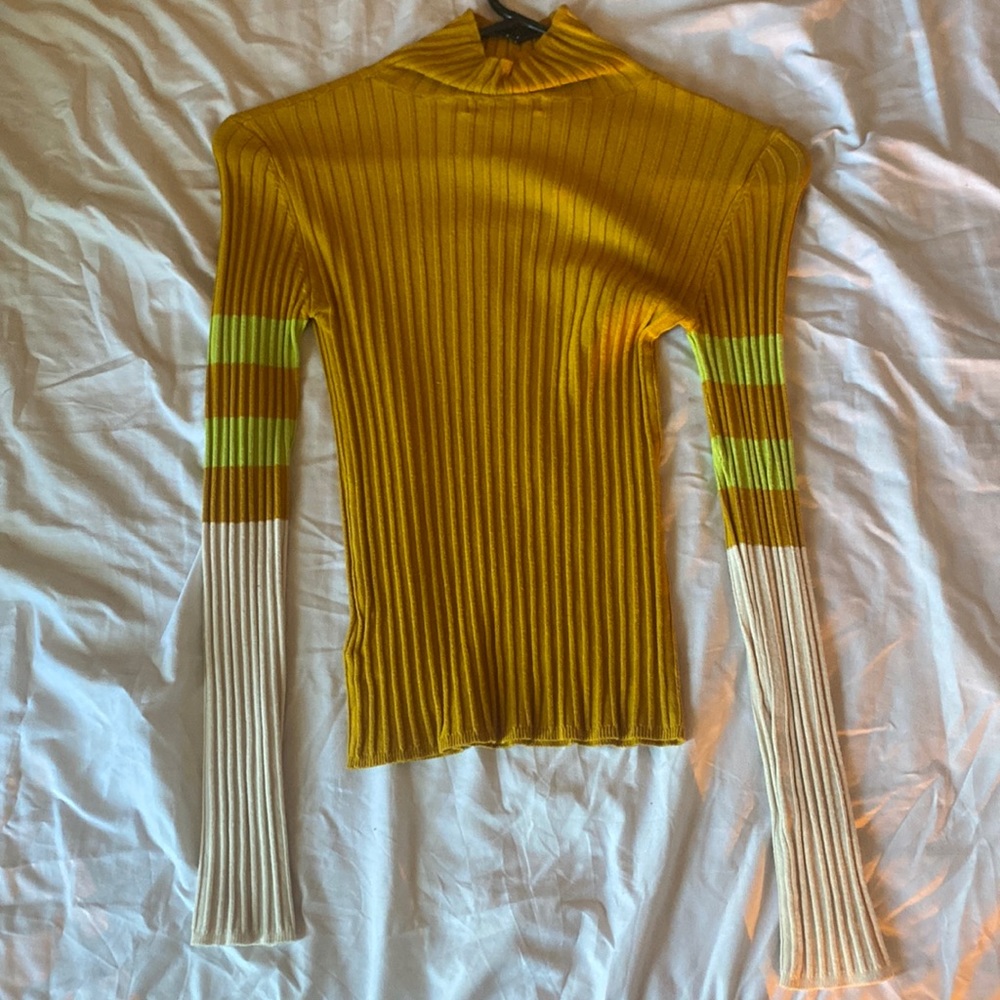 size small, urban outfitters turtleneck